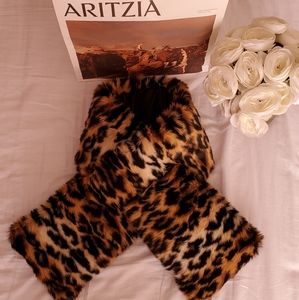 Aritzia Auxiliary Faux Fur Leopard Scarf